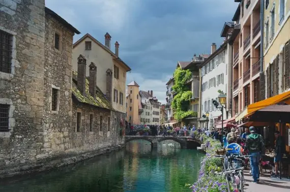 Анси - Автобусы и маршрутные такси - Транспорт - Достопримечательности Анси - Автобусы и маршрутные такси - Транспорт - Достопримечательности