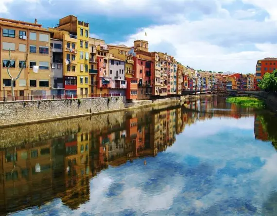 Girona - Buses and Buses - Transportation - Attractions and Sightseeing.